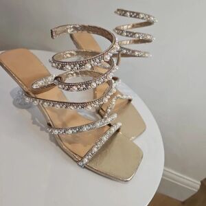 Source Unknown Elegant Gold Heels with Pearl Details